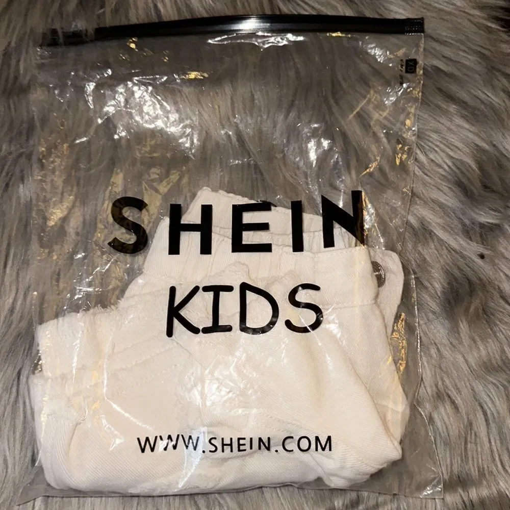 NWT raw trim white denim shorts. Size 6-7/130.